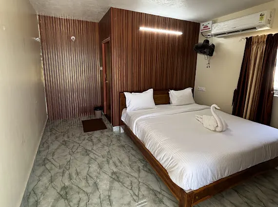 Pynest Auro Sunrise Resort — Luxury beach resort with swimming pool and private beach access